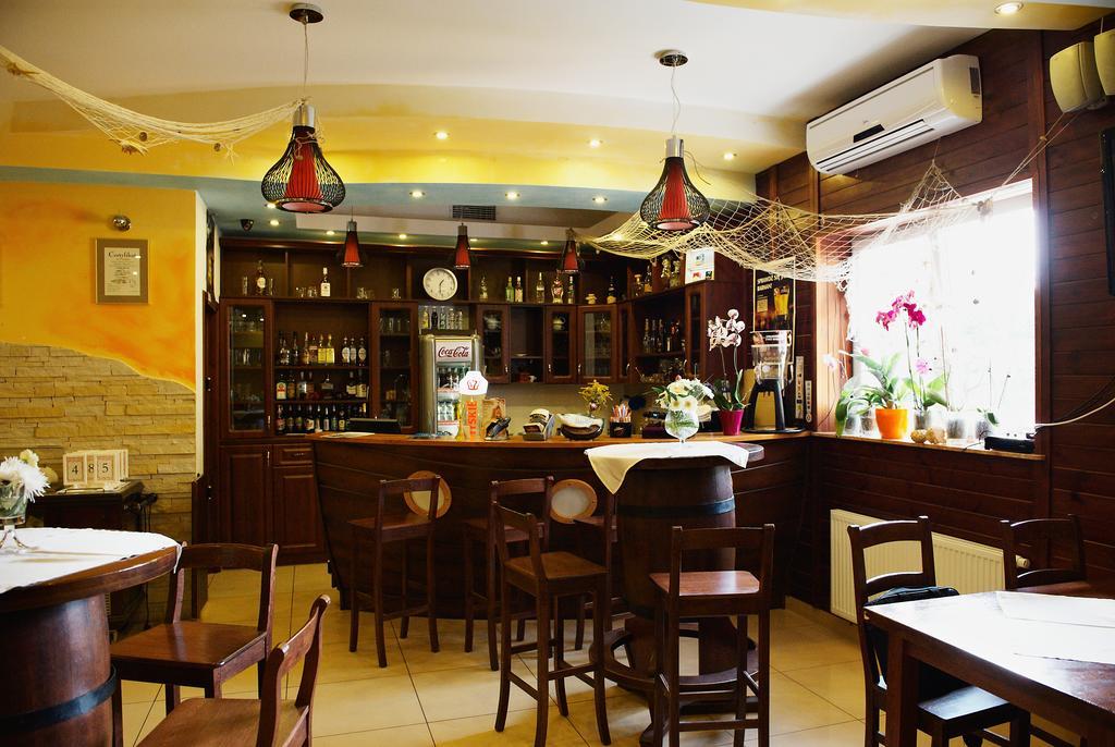 马里纳酒店 Nielisz 外观 照片